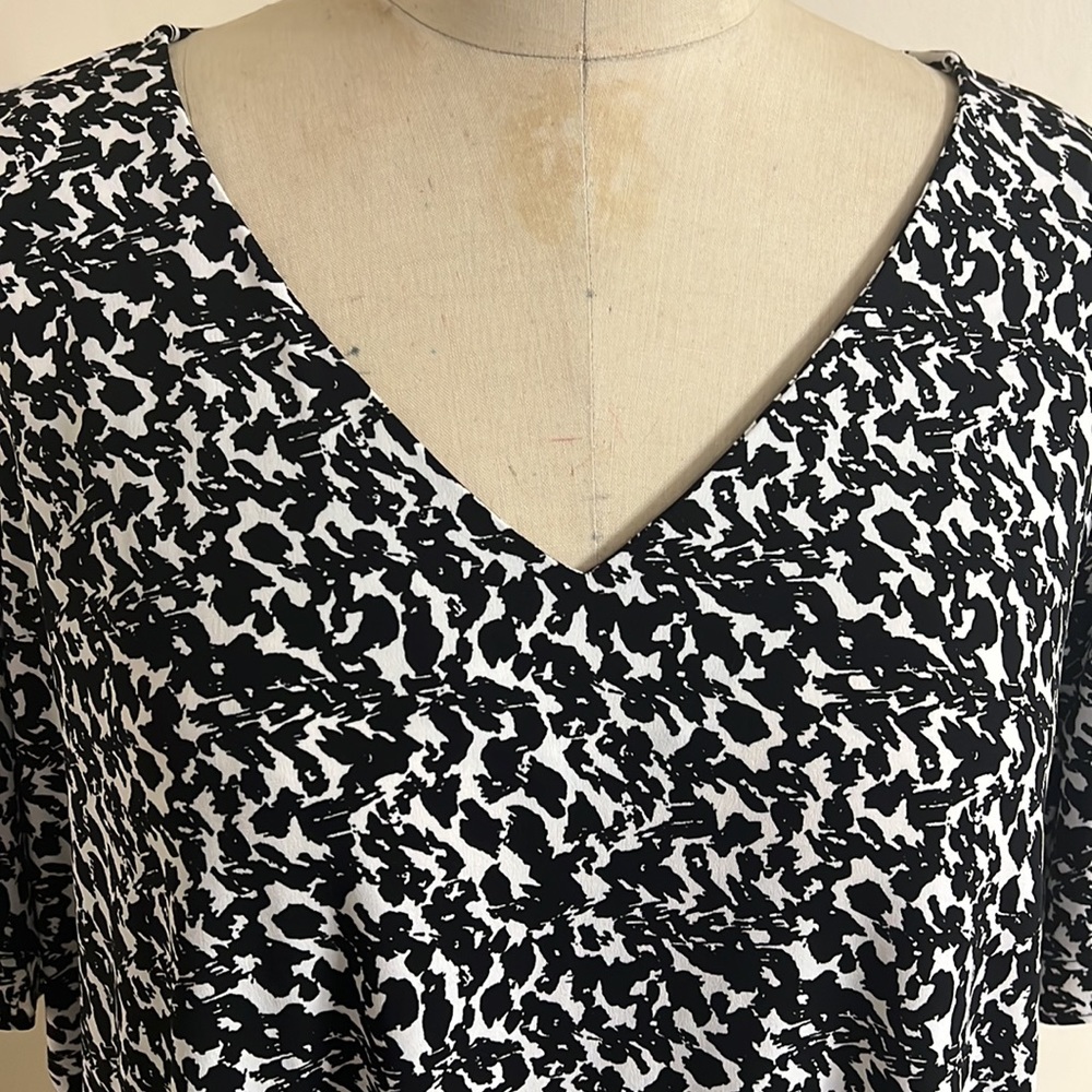 Calvin Klein Plus Size Short Double Layer Flutter Sleeve V-Neck Top - Picture 2 of 8